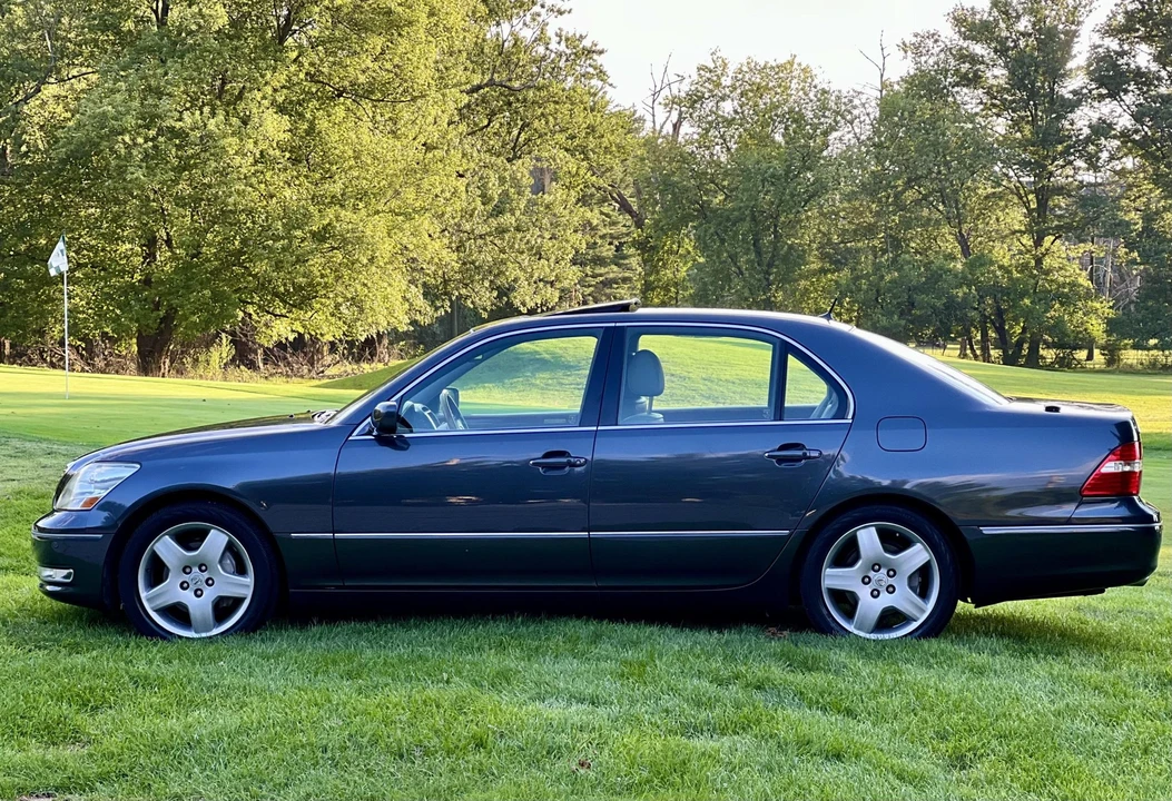 2005 Lexus LS 3rd Gen - Image 13 of 31
