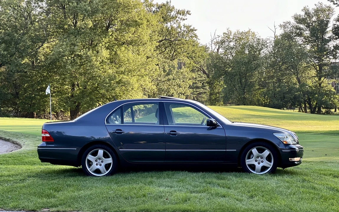 2005 Lexus LS 3rd Gen - Image 11 of 31