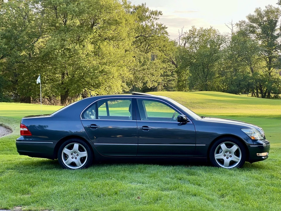2005 Lexus LS 3rd Gen - Image 10 of 31