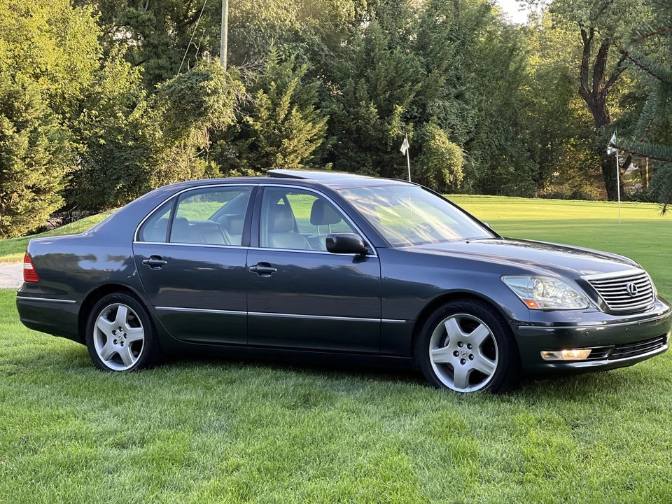 2005 Lexus LS 3rd Gen - Image 9 of 31