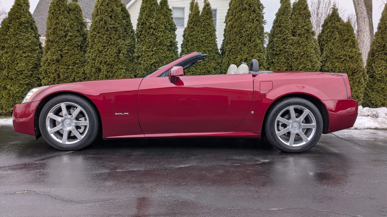 2006 Cadillac XLR - Image 15 of 31