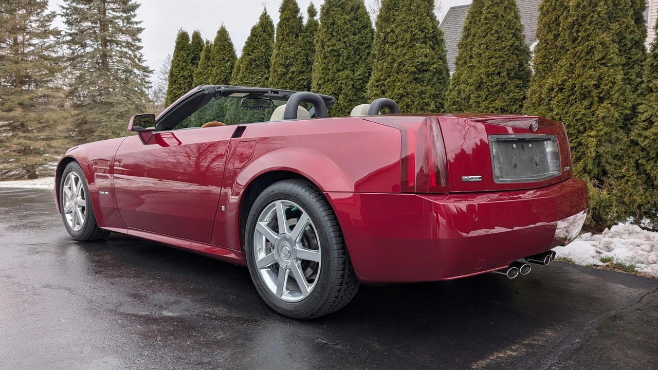 2006 Cadillac XLR - Image 12 of 31