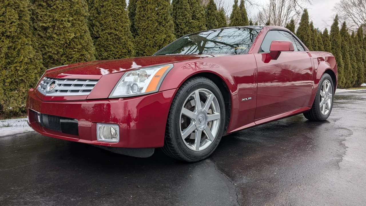 2006 Cadillac XLR - Image 2 of 31