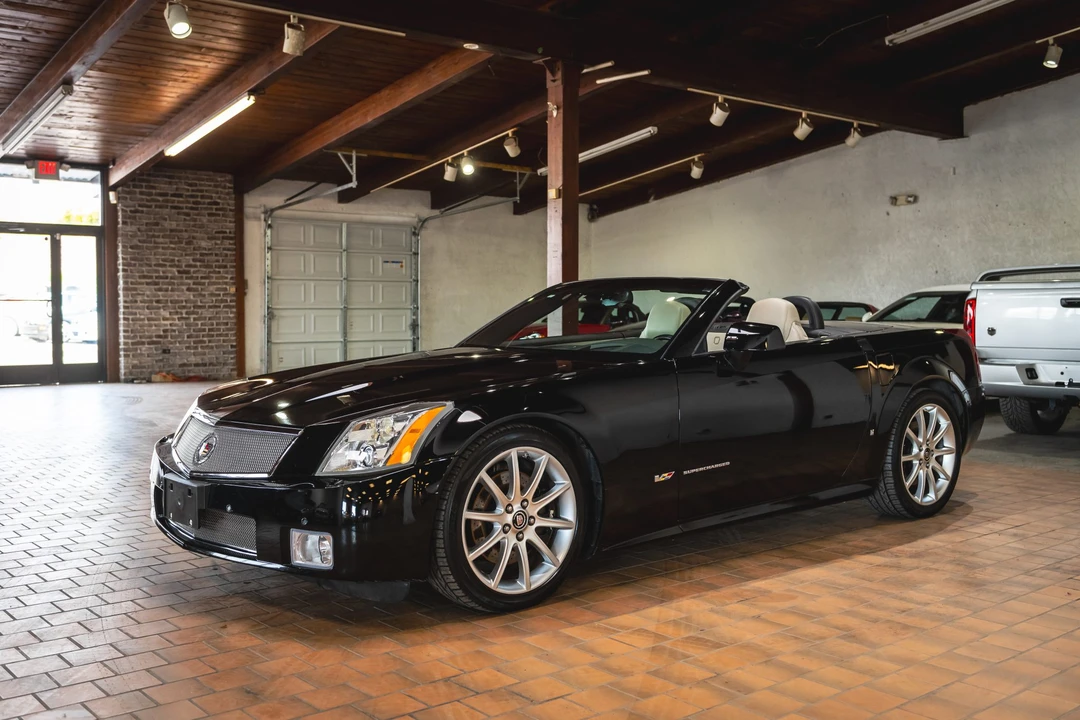 2006 Cadillac XLR-V - Image 8 of 31