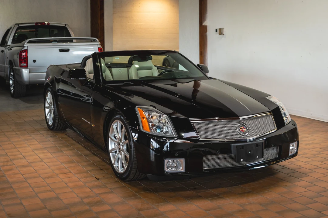 2006 Cadillac XLR-V - Image 3 of 31