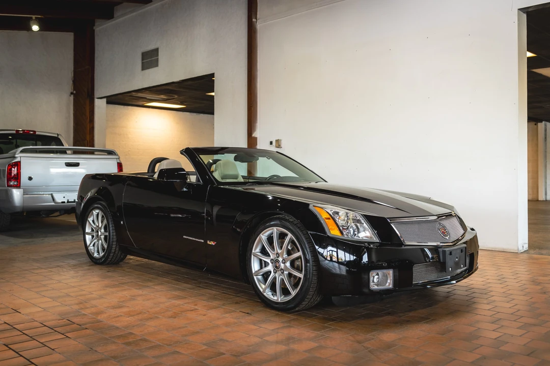 2006 Cadillac XLR-V - Image 2 of 31