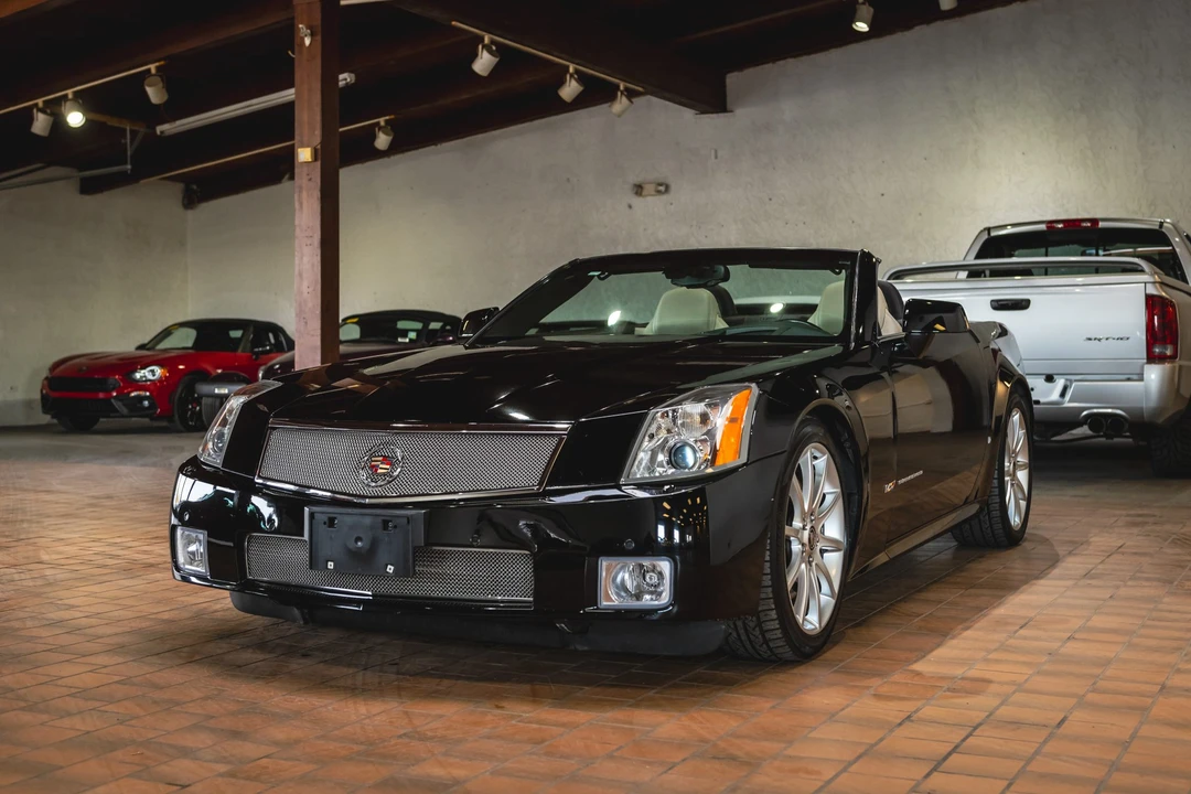 2006 Cadillac XLR-V - Image 6 of 31