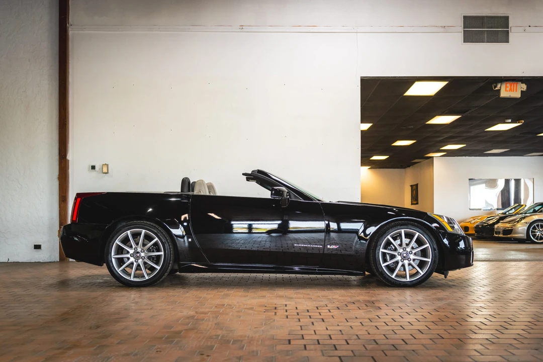2006 Cadillac XLR-V - Image 20 of 31