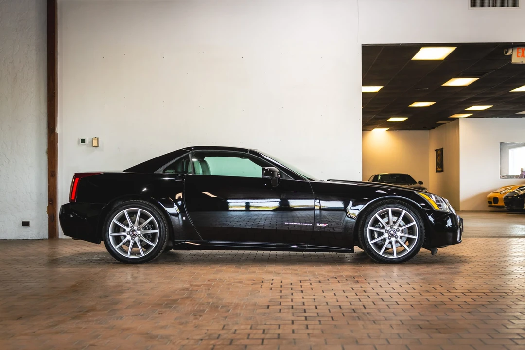 2006 Cadillac XLR-V - Image 30 of 31