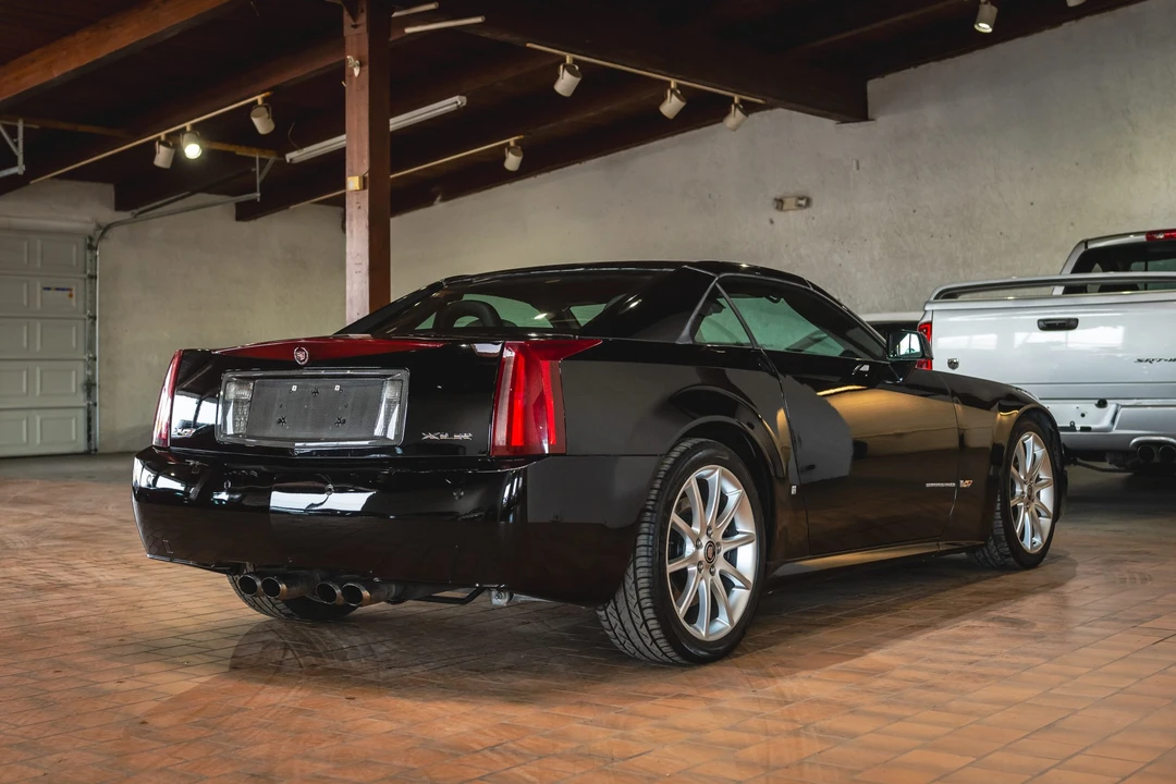2006 Cadillac XLR-V - Image 28 of 31