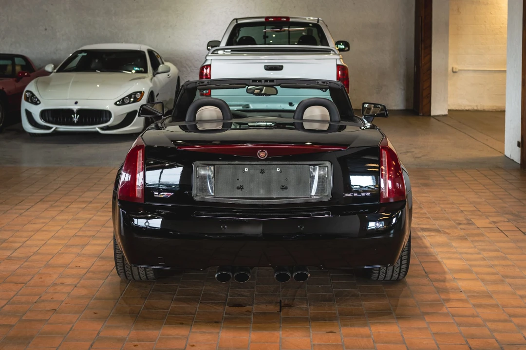 2006 Cadillac XLR-V - Image 16 of 31