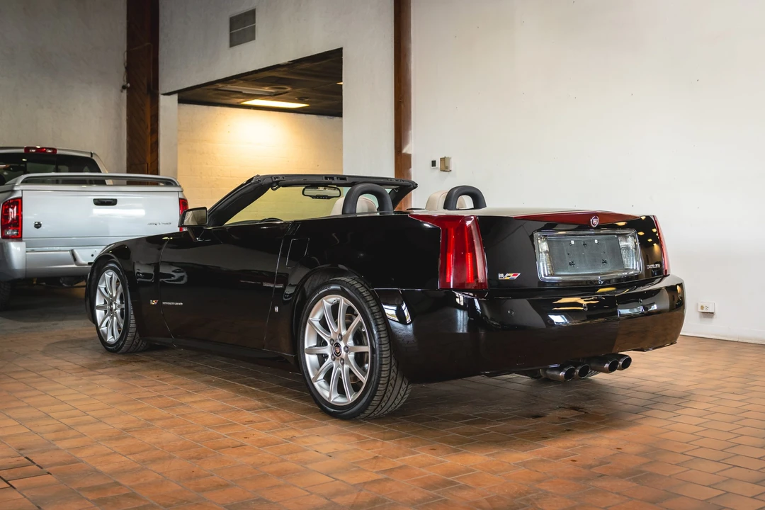 2006 Cadillac XLR-V - Image 14 of 31
