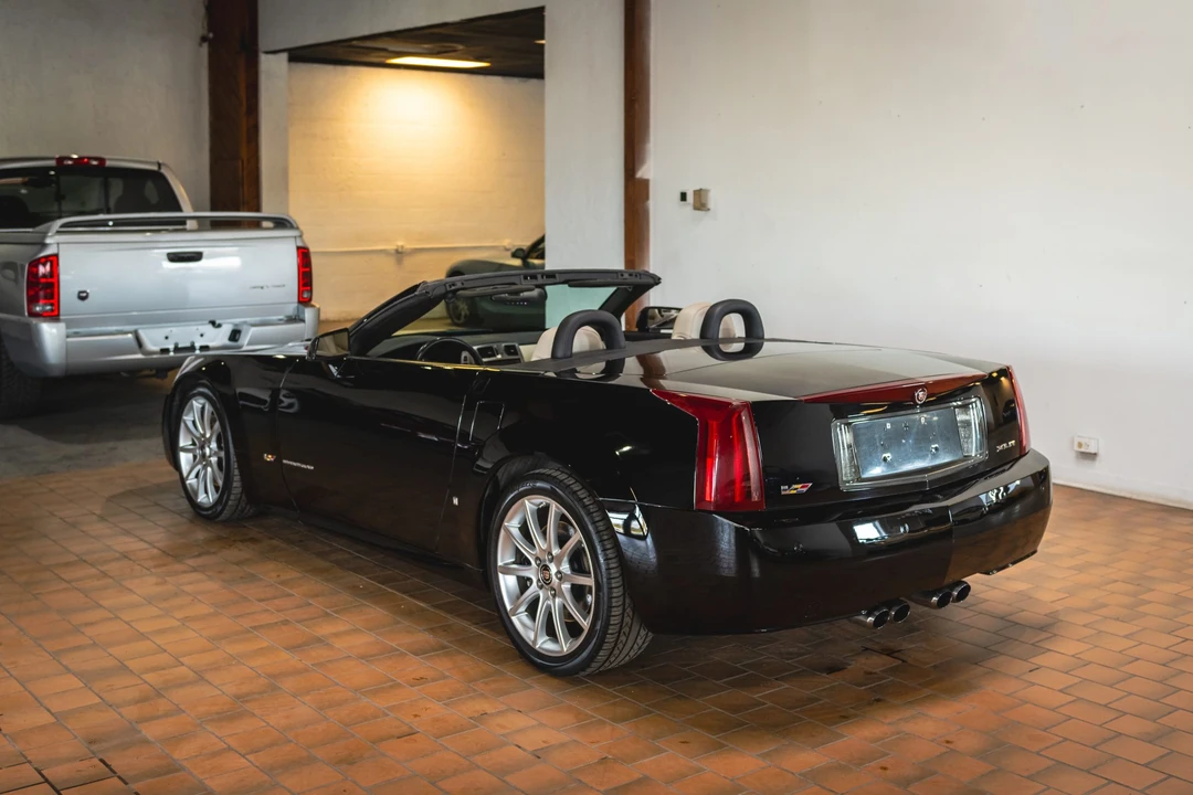 2006 Cadillac XLR-V - Image 11 of 31