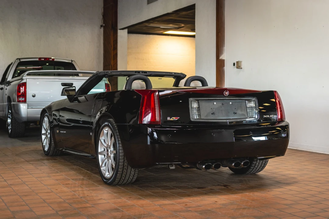 2006 Cadillac XLR-V - Image 12 of 31