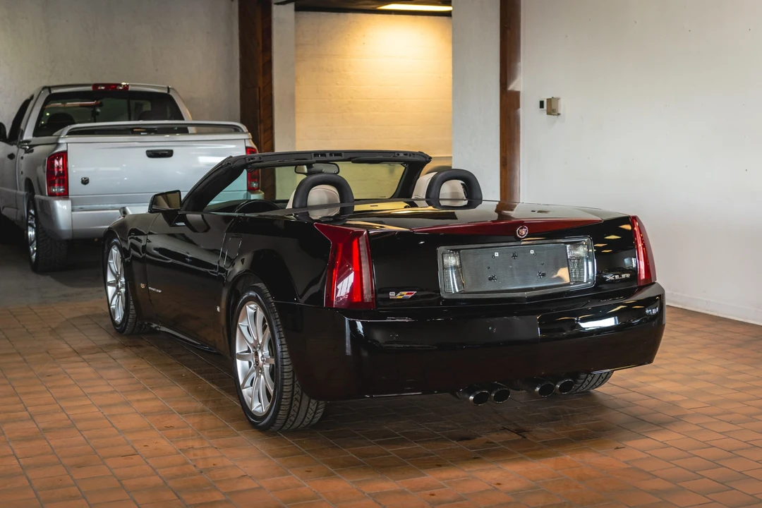 2006 Cadillac XLR-V - Image 13 of 31