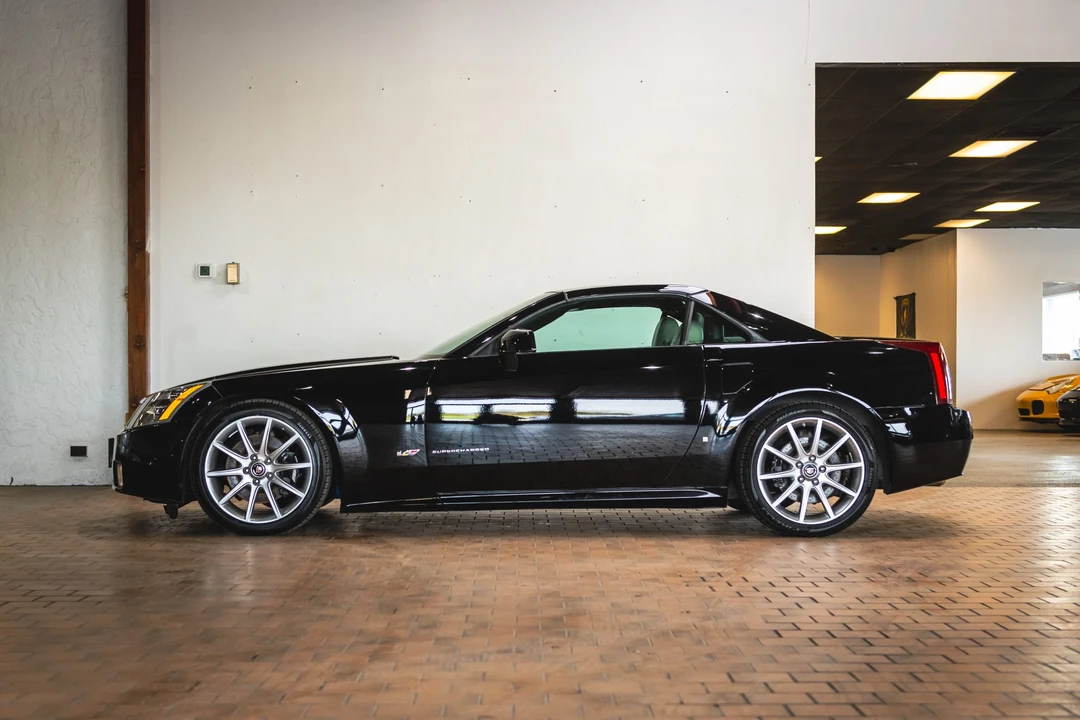 2006 Cadillac XLR-V - Image 25 of 31