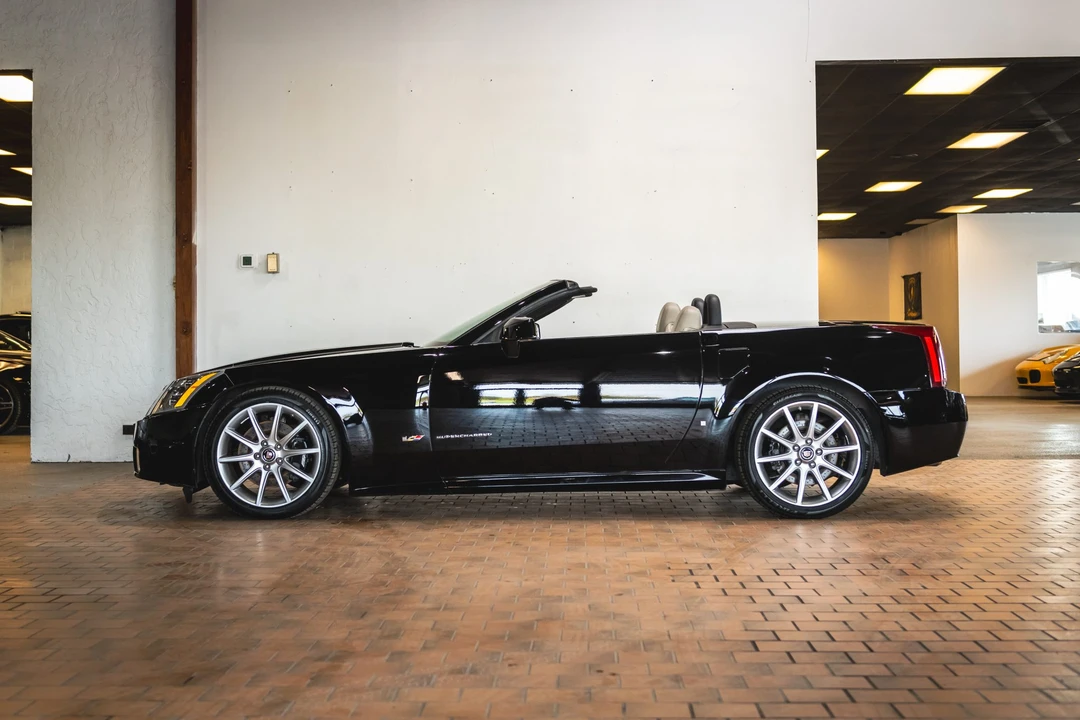 2006 Cadillac XLR-V - Image 10 of 31