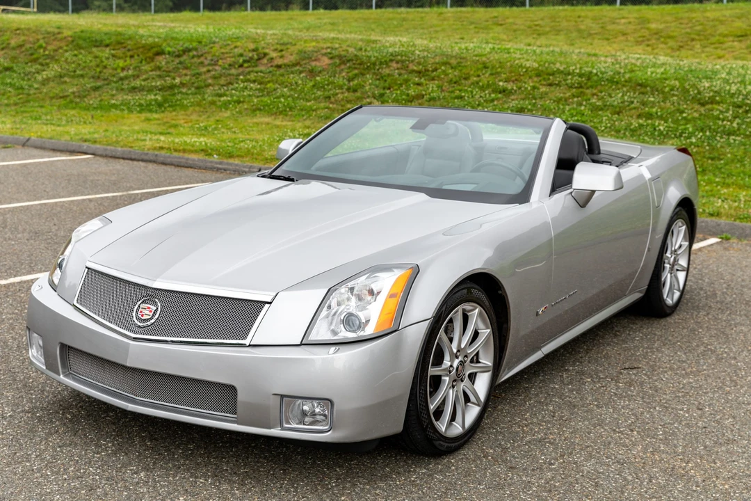 2006 Cadillac XLR-V - Image 2 of 31