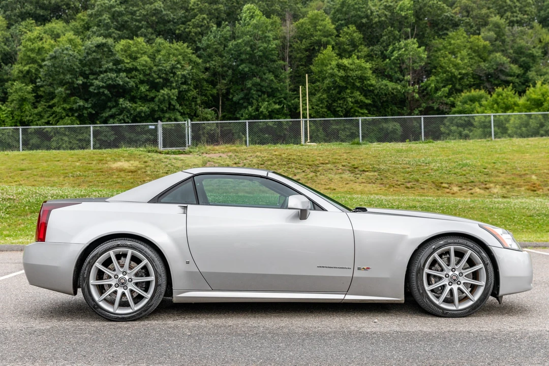 2006 Cadillac XLR-V - Image 14 of 31