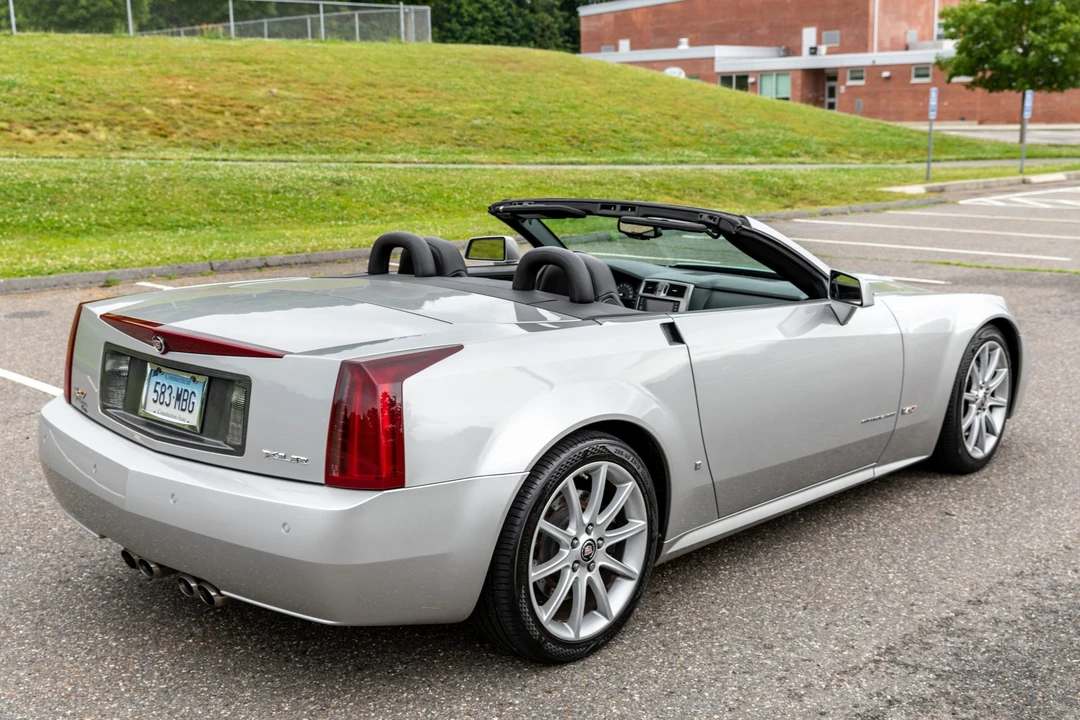 2006 Cadillac XLR-V - Image 6 of 31