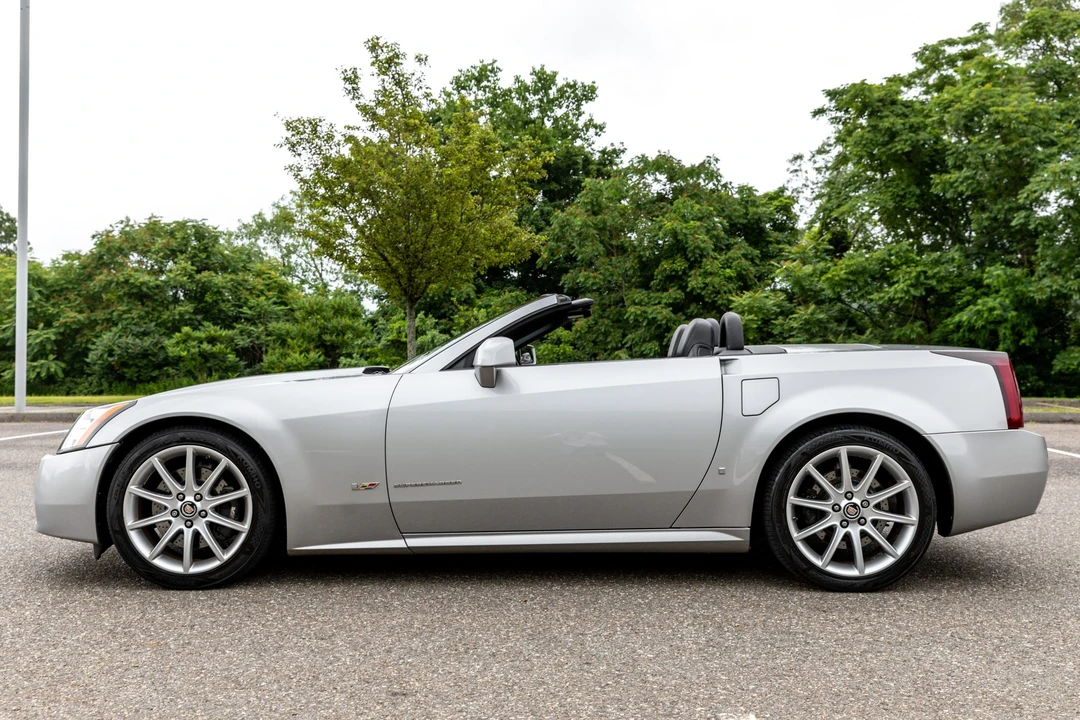 2006 Cadillac XLR-V - Image 9 of 31