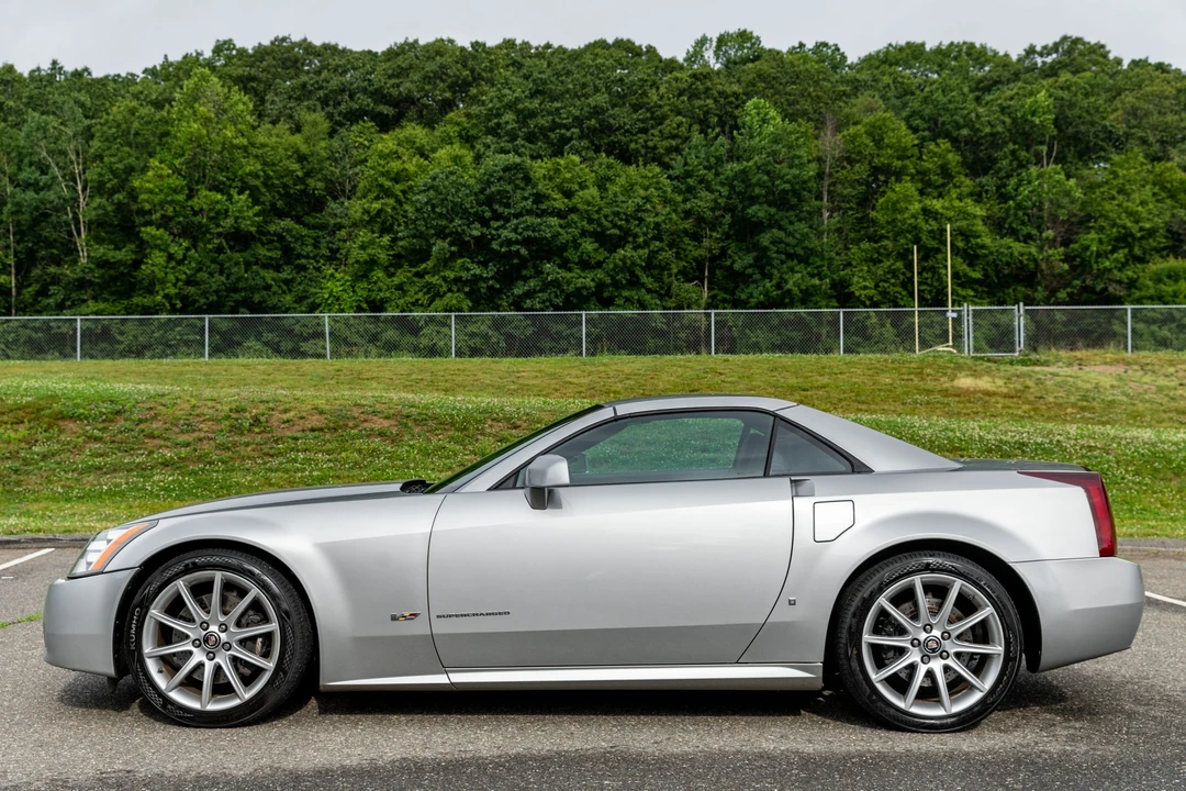 2006 Cadillac XLR-V - Image 18 of 31