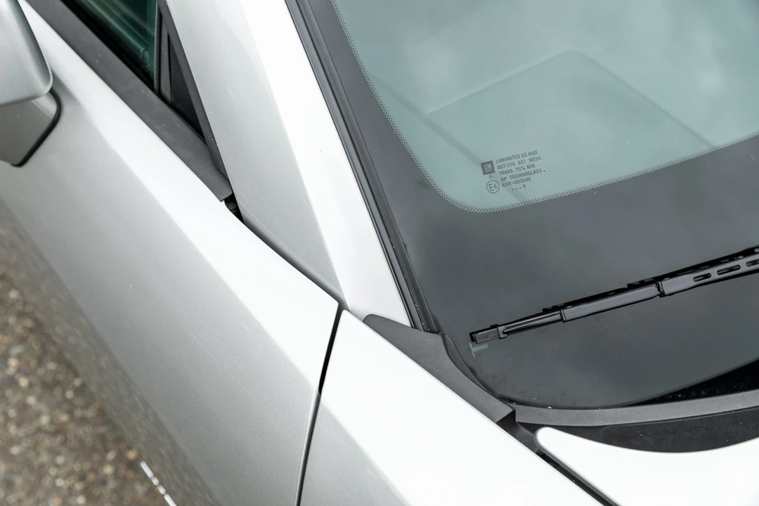 2006 Cadillac XLR-V - Image 28 of 31