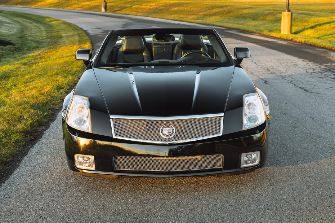 2007 Cadillac XLR-V - Image 8 of 31