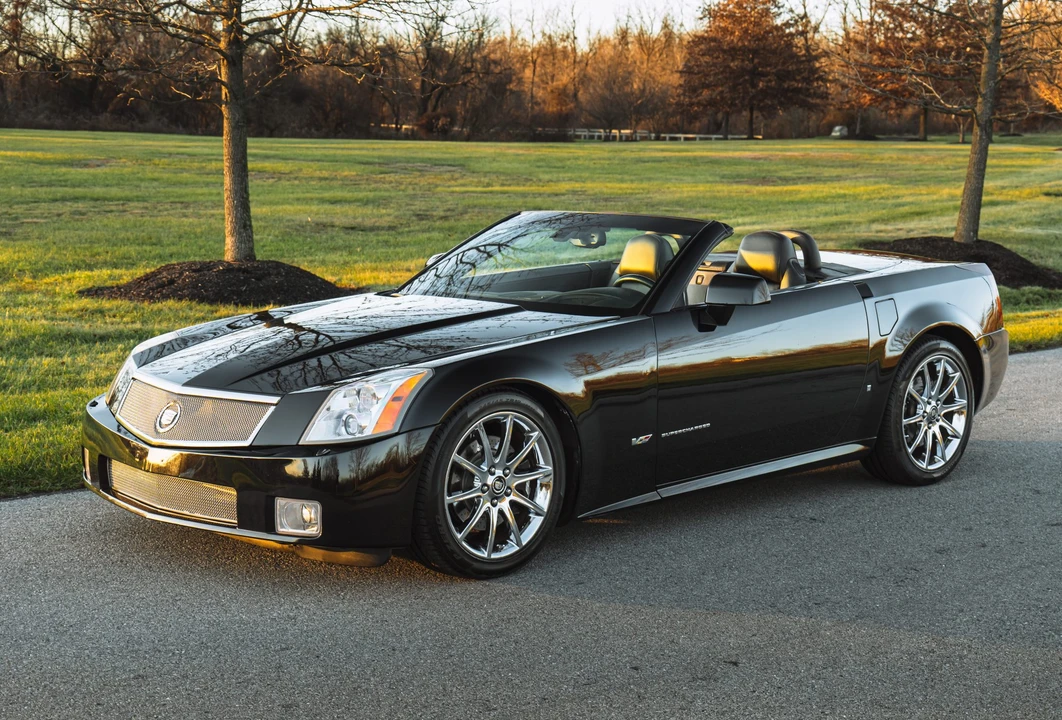 2007 Cadillac XLR-V - Image 3 of 31