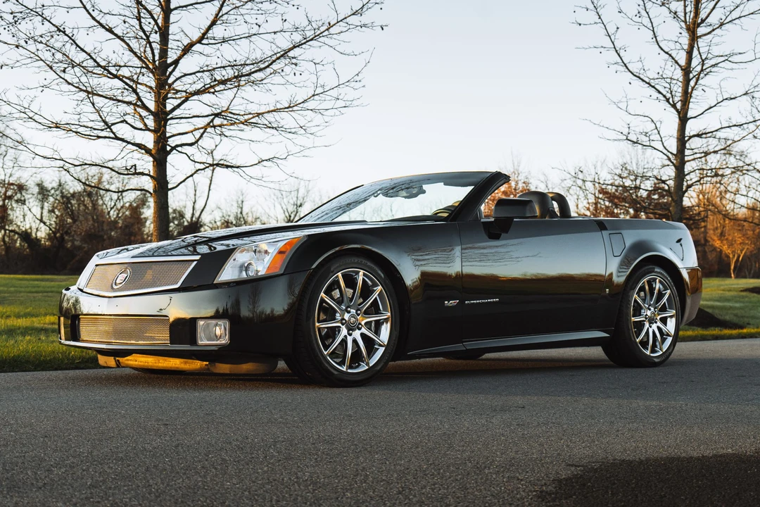 2007 Cadillac XLR-V - Image 2 of 31