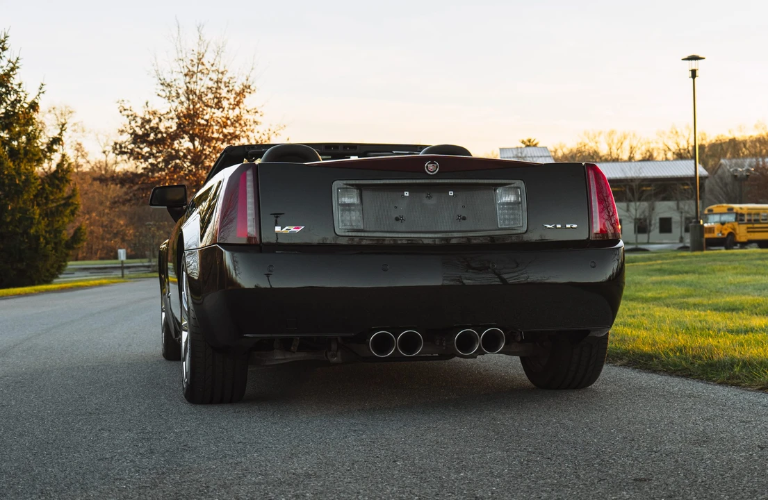2007 Cadillac XLR-V - Image 29 of 31