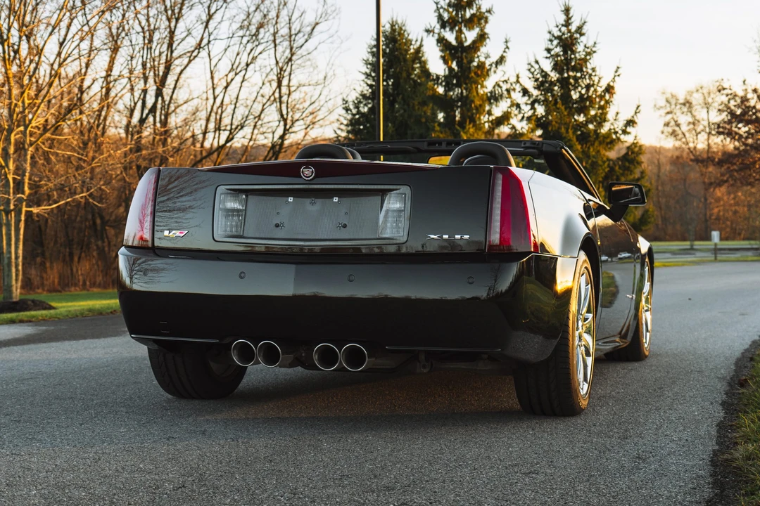 2007 Cadillac XLR-V - Image 25 of 31
