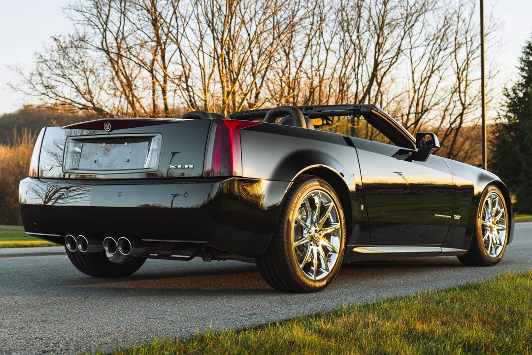 2007 Cadillac XLR-V - Image 23 of 31