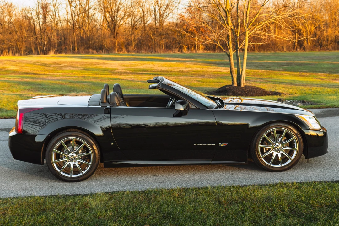 2007 Cadillac XLR-V - Image 18 of 31