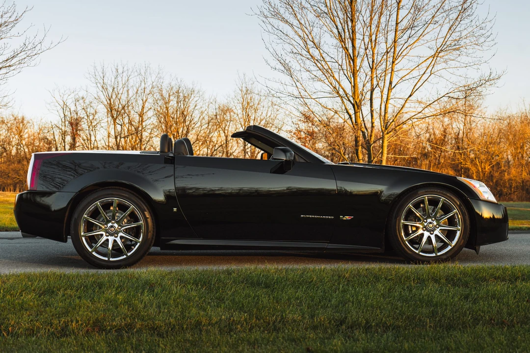 2007 Cadillac XLR-V - Image 17 of 31