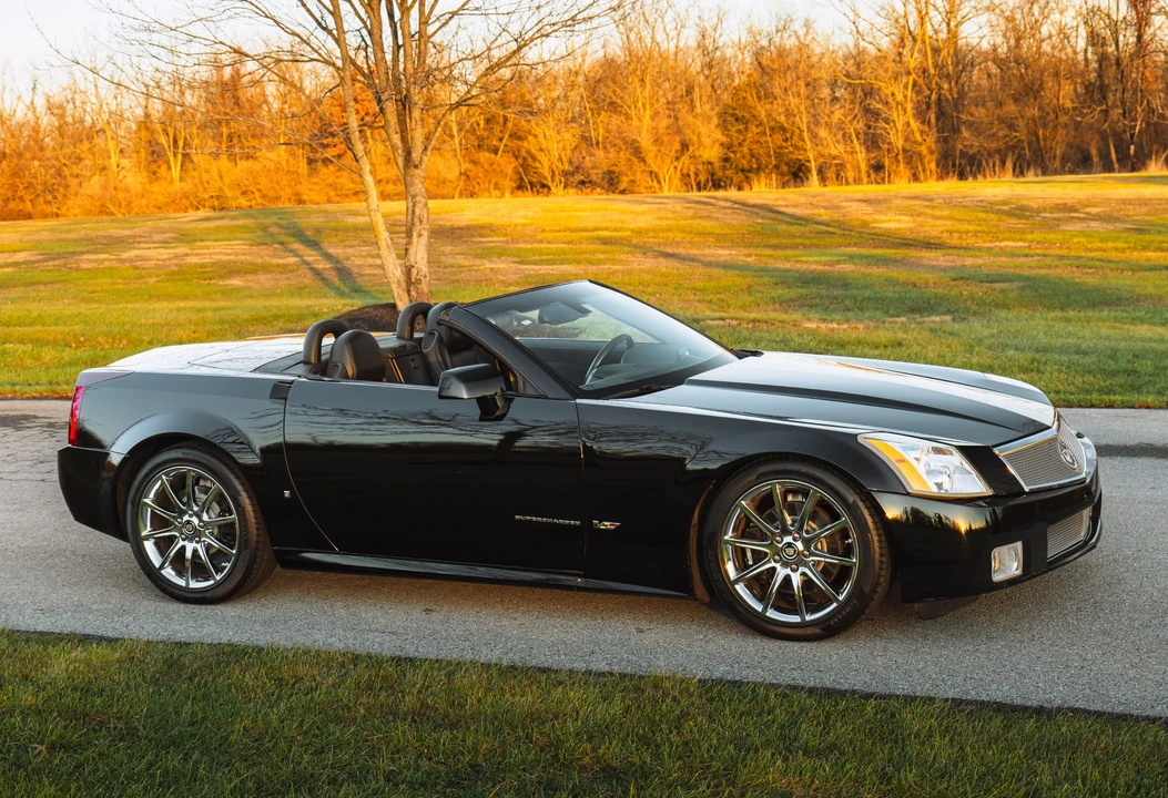 2007 Cadillac XLR-V - Image 16 of 31