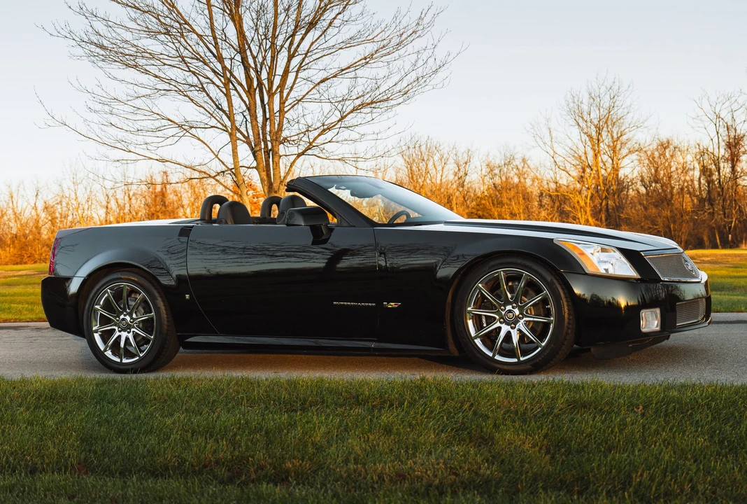 2007 Cadillac XLR-V - Image 15 of 31