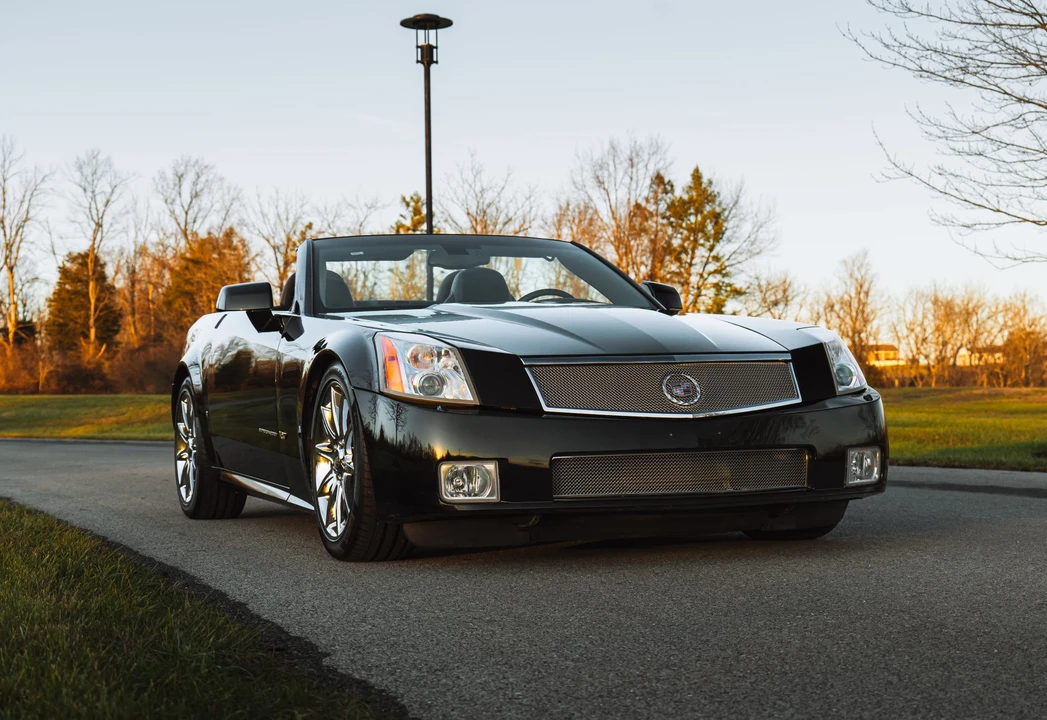 2007 Cadillac XLR-V - Image 14 of 31