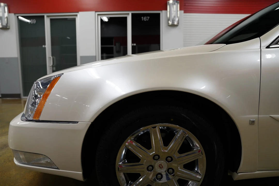 2009 Cadillac DTS - Image 24 of 31