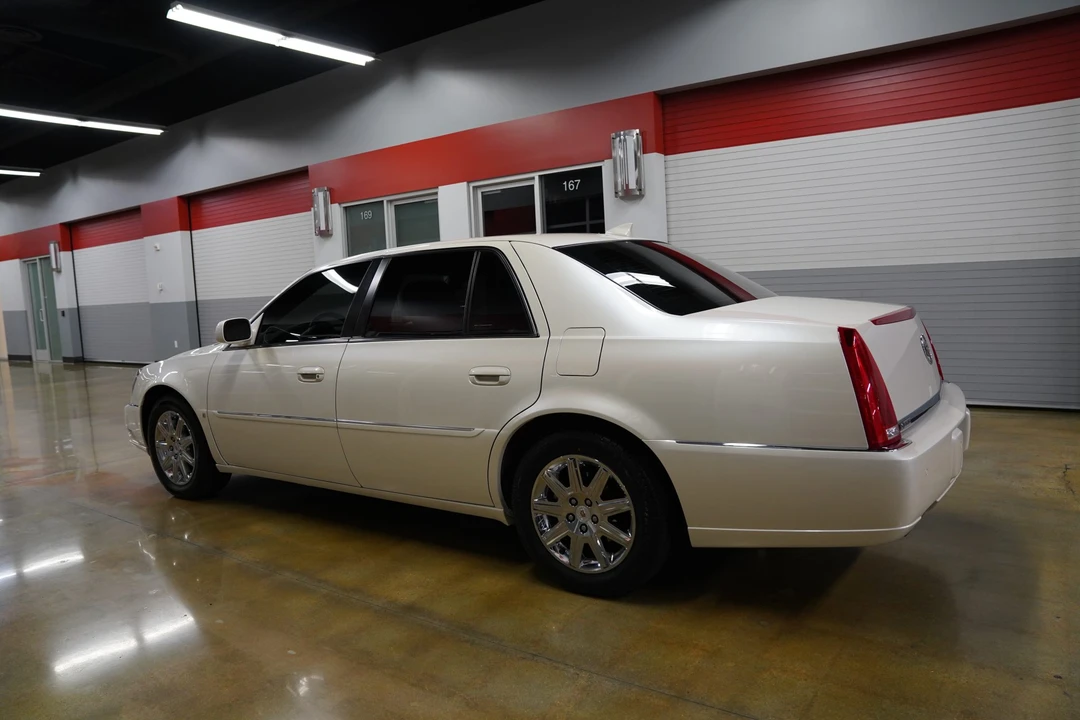 2009 Cadillac DTS - Image 16 of 31
