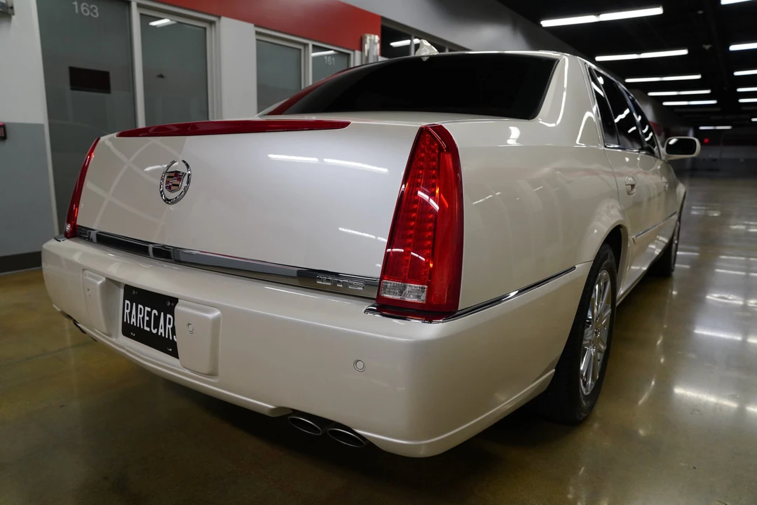 2009 Cadillac DTS - Image 11 of 31