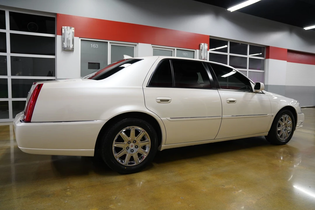 2009 Cadillac DTS - Image 9 of 31