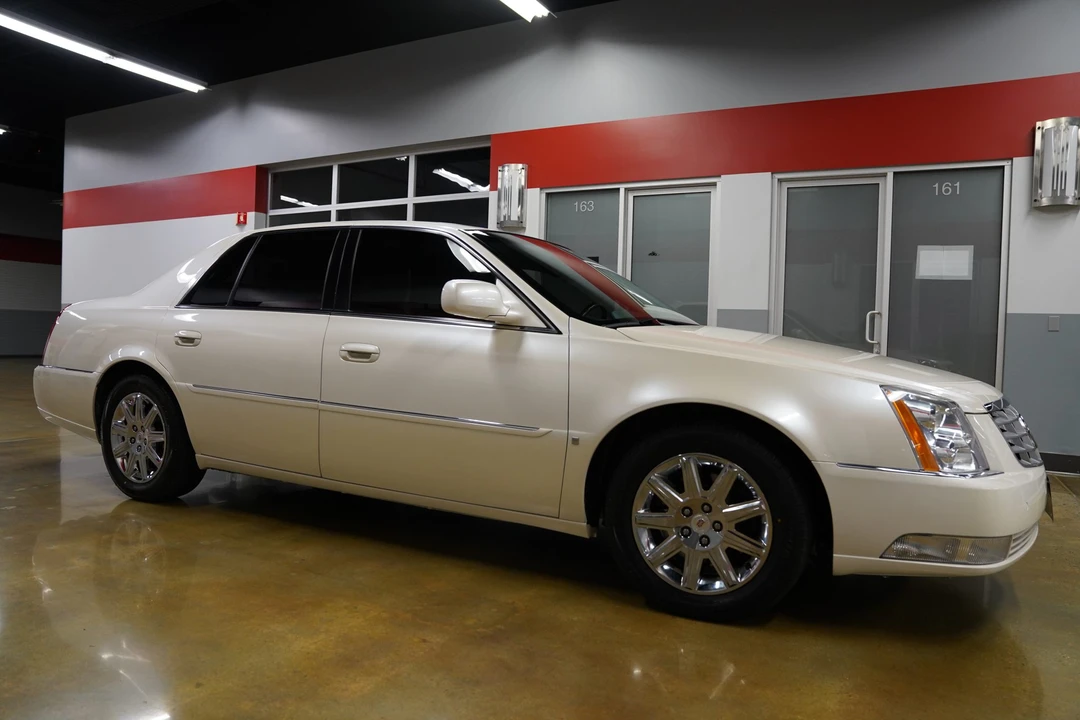 2009 Cadillac DTS - Image 7 of 31