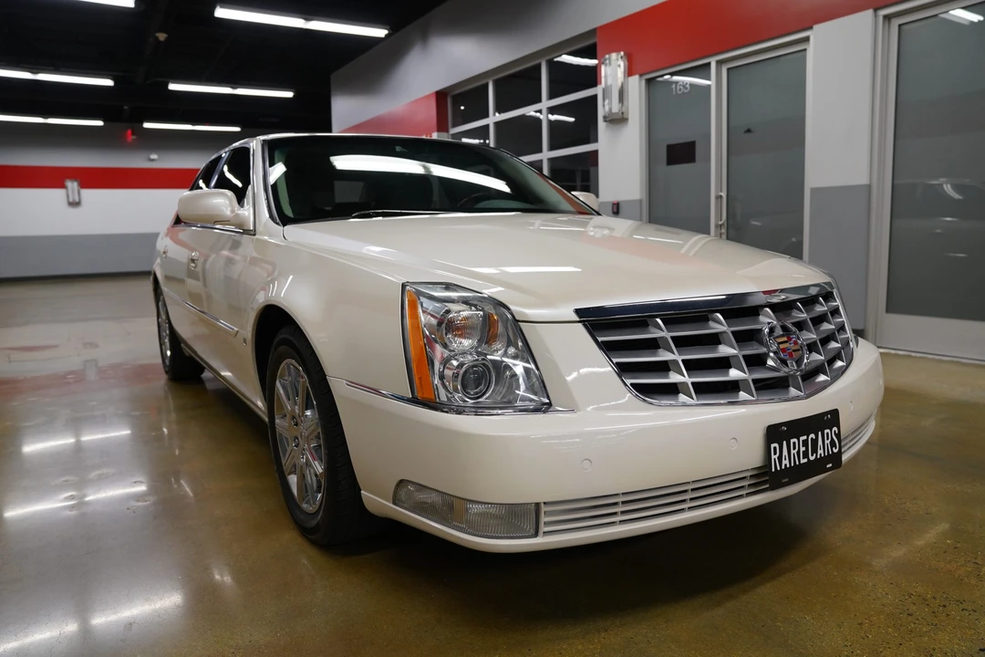 2009 Cadillac DTS - Image 5 of 31