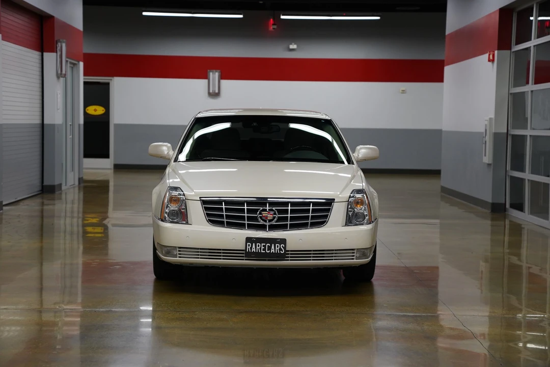 2009 Cadillac DTS - Image 3 of 31