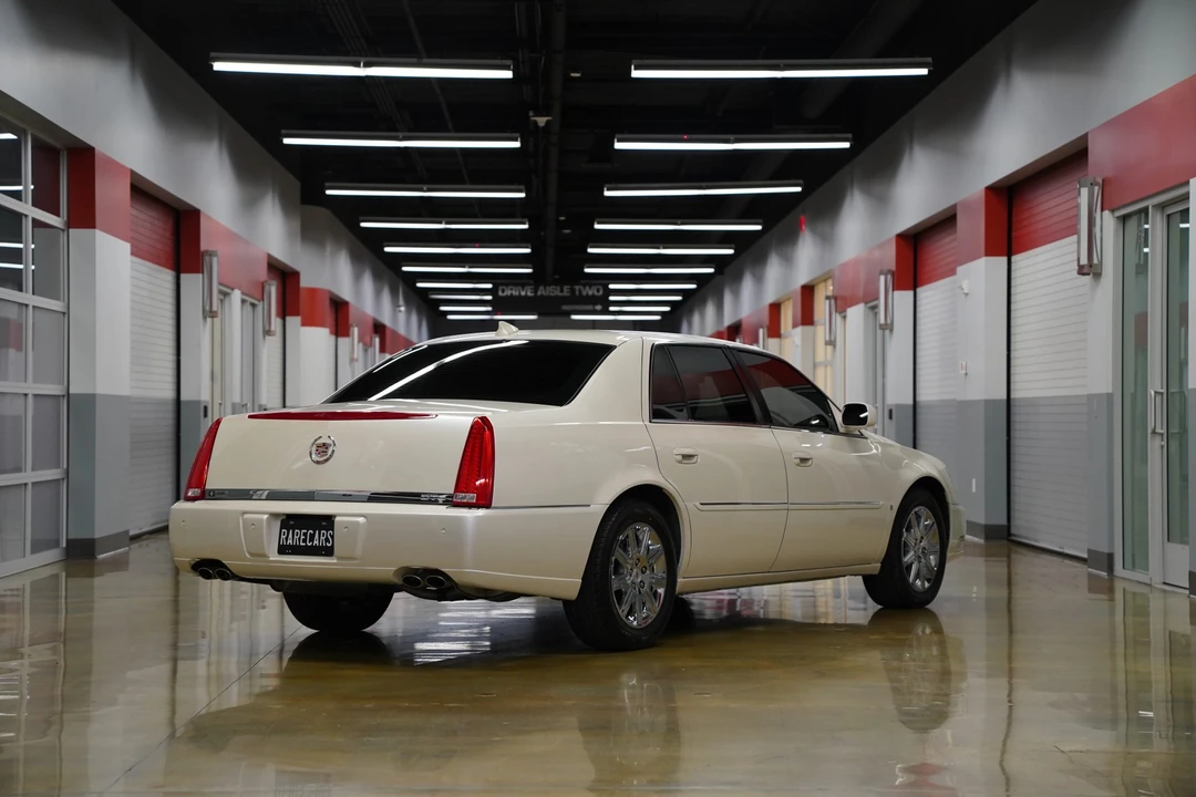 2009 Cadillac DTS - Image 10 of 31