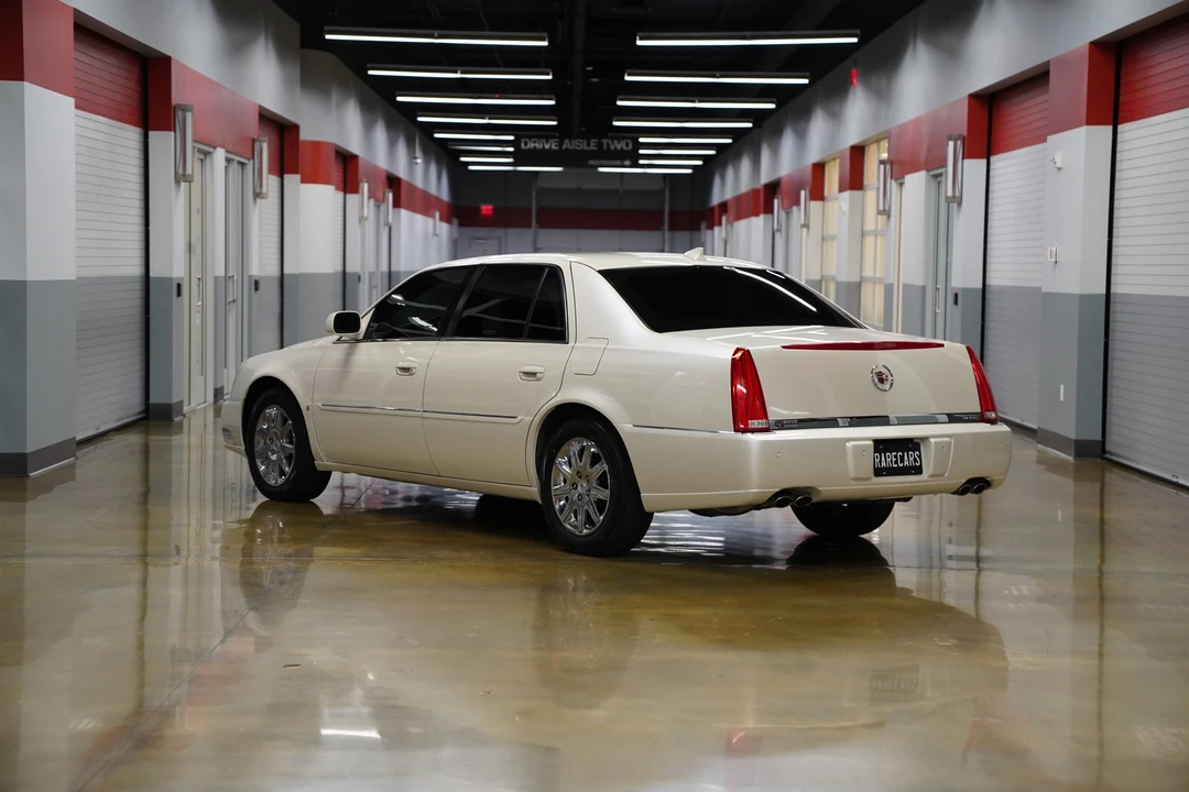 2009 Cadillac DTS - Image 15 of 31