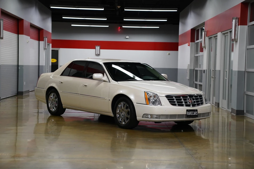 2009 Cadillac DTS - Image 6 of 31