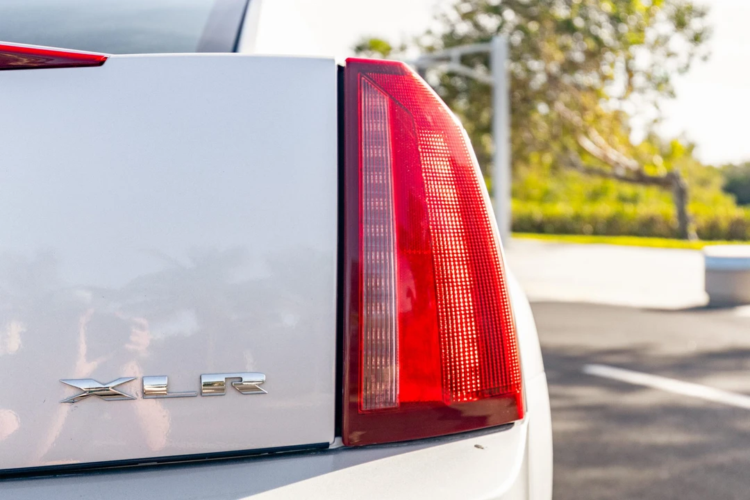 2009 Cadillac XLR-V - Image 22 of 31