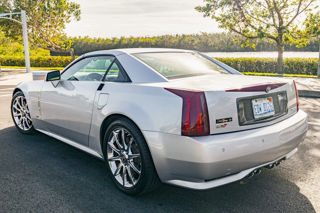 2009 Cadillac XLR-V - Image 15 of 31